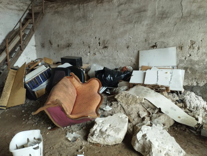 Nous intervenons dans tout le Val-de-Marne (94) pour vos besoins de débarras et vide maison ou vide appartement, aussi bien dans les grandes villes que dans les communes plus petites comme Noiseau, Marolles-en-Brie, Mandres-les-Roses, Périgny, Villecresnes, Santeny, La Queue-en-Brie, Ormesson-sur-Marne, Ablon-sur-Seine, Rungis, Chevilly-Larue, Fresnes ou encore Valenton. Nous réalisons le débarras de maison, appartement, cave, grenier, garage, box, jardin et locaux professionnels pour tous types de situations : succession, déménagement, vente immobilière, débarras urgent ou besoin de désencombrement. Nous évacuons meubles, encombrants, électroménager, cartons, déchets et objets divers avec une intervention rapide, un service professionnel et un devis gratuit.