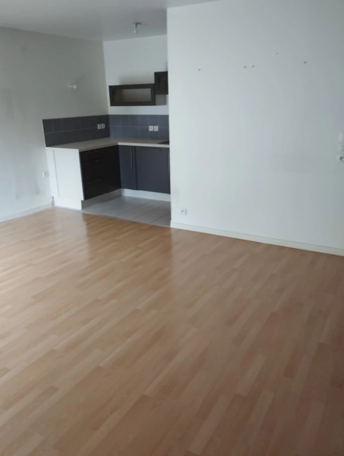 GRAND VIDE réalise le débarras avant location à Paris 20e pour les propriétaires et agences immobilières. Nous préparons les appartements de Belleville, Ménilmontant, Gambetta et Saint-Fargeau avant relocation ou location saisonnière. Notre équipe évacue rapidement les meubles et encombrants afin de rendre le logement immédiatement disponible.