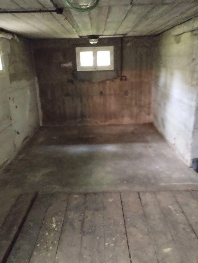 Nous réalisons le débarras de cave en Île-de-France pour tous types de besoins : enlèvement de meubles, objets, cartons, archives, déchets et encombrants, ainsi que le vidage complet de cave ou sous-sol, notamment dans le cadre d’une succession, d’un déménagement, d’une vente immobilière, d’un débarras urgent ou d’un logement insalubre, dans toutes les villes des départements 75, 77, 78, 91, 92, 93, 94 et 95. Devis gratuit et débarras possible GRATUIT.