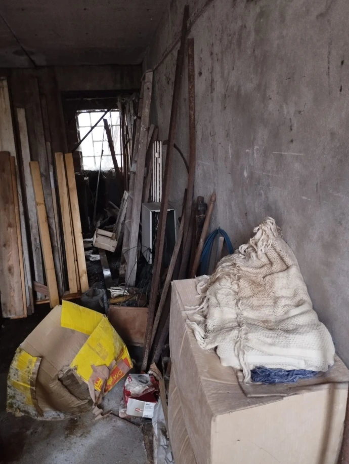 Nous intervenons dans tout le Val-de-Marne (94) pour le débarras et le vide maison ou vide appartement, que vous soyez à Créteil, Vitry-sur-Seine, Champigny-sur-Marne, Saint-Maur-des-Fossés, Ivry-sur-Seine, Maisons-Alfort, Vincennes, Alfortville, Fontenay-sous-Bois, Choisy-le-Roi, Villejuif, Le Kremlin-Bicêtre, Thiais, Charenton-le-Pont, Nogent-sur-Marne, Le Perreux-sur-Marne, Villiers-sur-Marne, Joinville-le-Pont, Orly, Fresnes, Villeneuve-Saint-Georges, Sucy-en-Brie, Bonneuil-sur-Marne, Limeil-Brévannes, Valenton, Boissy-Saint-Léger, Noiseau, Marolles-en-Brie, Mandres-les-Roses, Périgny, Villecresnes ainsi que dans tous les quartiers et zones du département. Nous intervenons notamment dans les centres-villes, quartiers résidentiels, zones pavillonnaires, résidences, zones commerciales et zones d’activité pour le débarras de maison, appartement, cave, grenier, garage, box, jardin et local professionnel (bureaux, commerces, entrepôts, restaurants, magasins). Nos prestations concernent les successions, déménagements, ventes immobilières, départs en maison de retraite, débarras urgents ou besoins de désencombrement. Nous vidons et débarrassons tous types de biens et d’objets : meubles, électroménager, encombrants, cartons, vêtements, archives et déchets avec un service rapide, professionnel, débarras possible GRATUIT et devis gratuit.