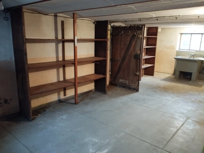 Entreprise de débarras à Conflans-Sainte-Honorine (78) spécialisée en débarras maison, débarras appartement et vide maison pour logement encombré ou insalubre, avec enlèvement d’encombrants, meubles, électroménager et déchets, intervention pour cave, grenier, garage, box et jardin, tri des objets, recyclage, dons et valorisation permettant un débarras gratuit ou à prix réduit, sans avoir à vous déplacer en déchetterie ni gérer le transport.