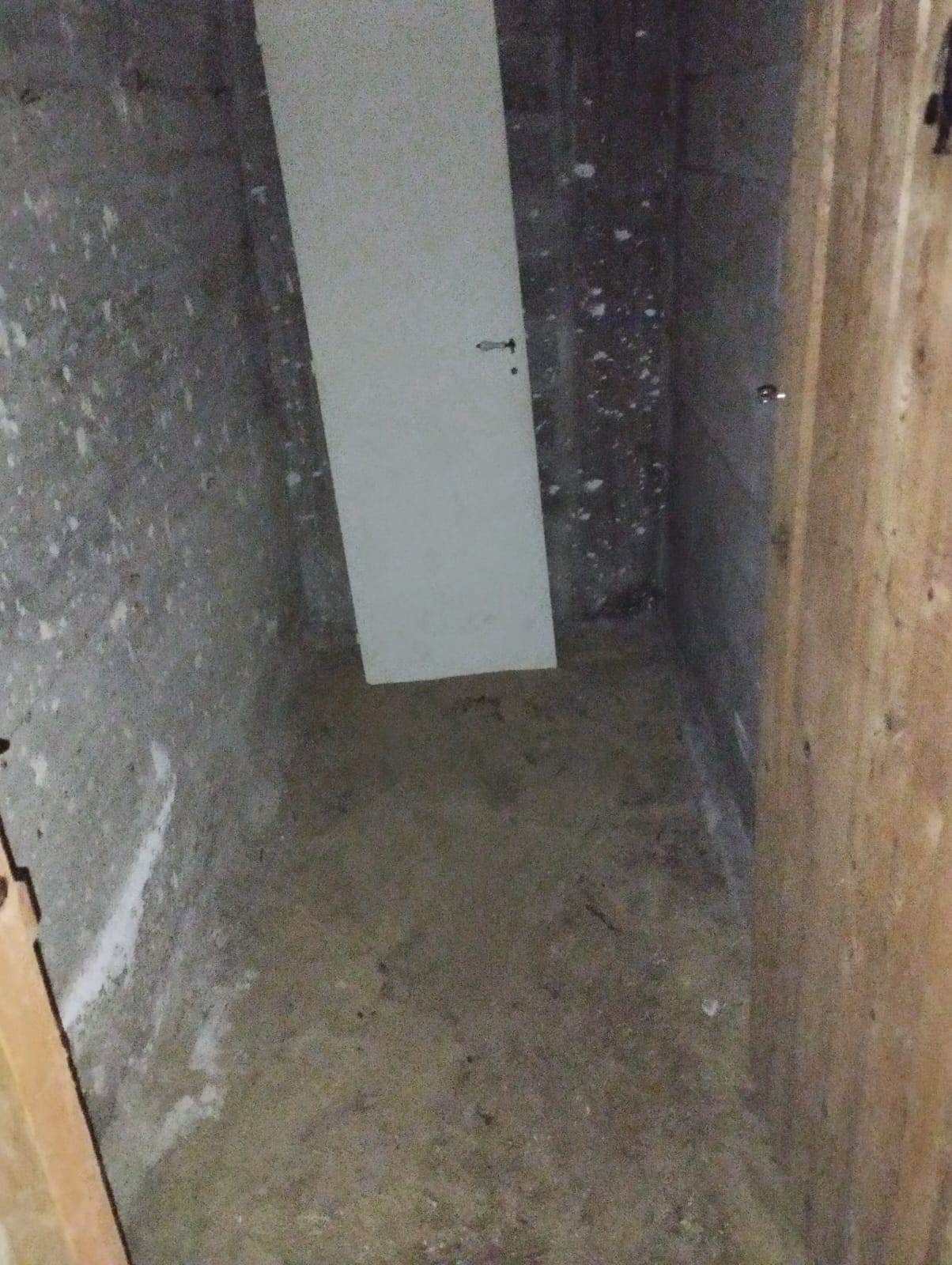 Entreprise de débarras à Argenteuil (95100), GRAND VIDE intervient pour tout débarras maison, débarras appartement, débarras cave, débarras grenier et enlèvement d’encombrants à Argenteuil, Bezons, Sannois, Colombes, Houilles, Sartrouville, Franconville, Ermont, Taverny et Herblay-sur-Seine. Spécialiste du débarras succession Argenteuil, débarras Diogène Argenteuil et débarras logement insalubre, nous assurons un service rapide, discret et professionnel avec tri, recyclage, dons et valorisation des objets permettant un débarras gratuit ou à prix réduit.