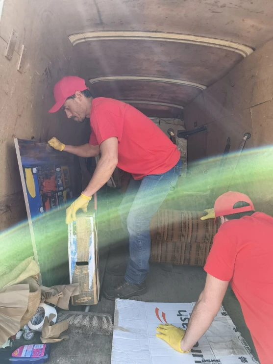 Besoin d’un débarras à Argenteuil (95100) ou dans le Val-d’Oise (95) ? L’entreprise GRAND VIDE intervient pour tout débarras maison Argenteuil, débarras appartement Argenteuil, débarras cave, grenier, garage et locaux professionnels à Argenteuil, Bezons, Sannois, Colombes, Houilles, Sartrouville, Franconville, Ermont, Eaubonne, Montigny-lès-Cormeilles, Cormeilles-en-Parisis, Herblay-sur-Seine, Taverny, Saint-Leu-la-Forêt, Le Plessis-Bouchard, ainsi que dans tout le secteur. Nous réalisons des prestations de vide maison, vide appartement et enlèvement d’encombrants suite à une succession, un déménagement, une vente immobilière, un logement insalubre ou un syndrome de Diogène. Débarras rapide, devis gratuit et débarras gratuit possible selon la valorisation des objets récupérables.