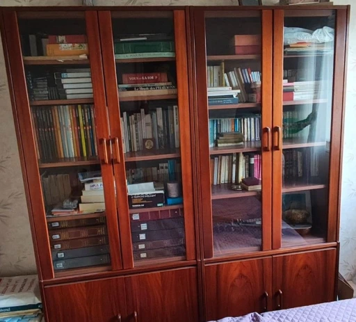 Devis gratuit de débarras dans les Yvelines (78). Service de débarras maison, débarras appartement, vide maison et enlèvement d’encombrants dans tout le secteur : Versailles, Saint-Germain-en-Laye, Mantes-la-Jolie, Poissy, Sartrouville, Conflans-Sainte-Honorine, Rambouillet et alentours, avec tri, recyclage et valorisation des objets, débarras gratuit possible selon récupération. Entreprise de débarras dans les Yvelines, GRAND VIDE intervient pour tout débarras maison, débarras appartement, débarras cave, débarras grenier et enlèvement d’encombrants dans tout le 78 : Versailles, Saint-Germain-en-Laye, Mantes-la-Jolie, Les Mureaux, Houilles, Plaisir, Élancourt, Trappes et alentours. Spécialiste du débarras succession, débarras Diogène et débarras de logements insalubres, nous proposons un service complet avec tri, recyclage, dons et valorisation des objets. Débarras de livres, bibliothèque