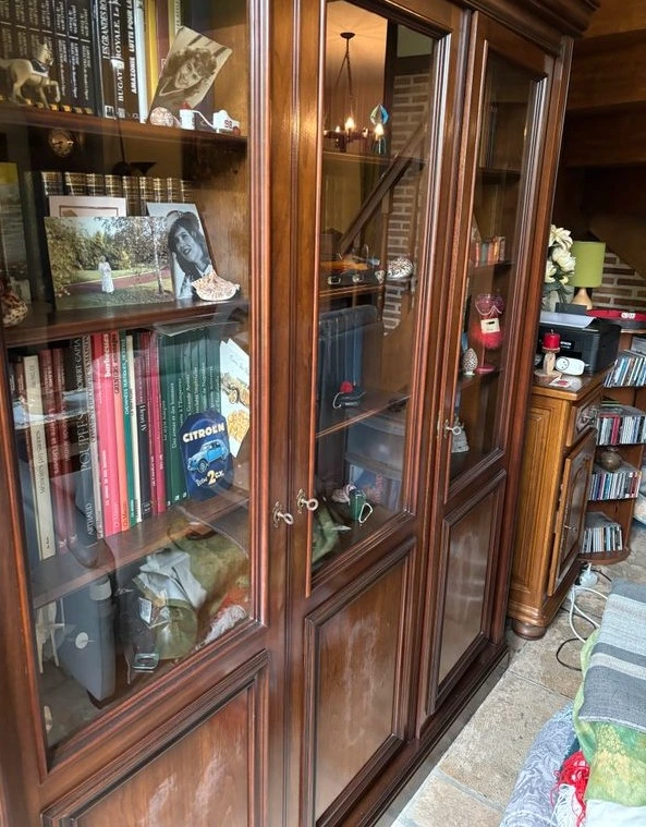 Spécialiste du débarras dans le 92, l’entreprise GRAND VIDE prend en charge tous types de prestations : débarras de maison, appartement, cave, garage, box, jardin après succession, logement insalubre, syndrome de Diogène, caves, greniers et locaux encombrés. Nous intervenons sur l’ensemble du département, notamment à Nanterre, Asnières-sur-Seine, Levallois-Perret, Rueil-Malmaison, Suresnes, Puteaux, Clamart et dans toutes les villes voisines. Service complet, rapide et discret avec tri, dons, recyclage et valorisation des objets dont livres, meubles, vêtements, électroménagers, bibliothèque, vinyles,bibelots ...