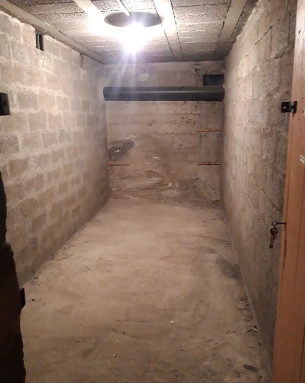Nous effectuons le débarras de cave à Paris 20e dans les immeubles anciens et résidences du quartier. GRAND VIDE intervient dans les secteurs Belleville, Gambetta, Porte de Bagnolet et Télégraphe pour vider caves encombrées, réserves et sous-sols. Nous évacuons cartons, meubles anciens, électroménager et encombrants rapidement.