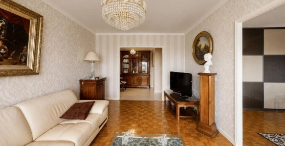 GRAND VIDE est spécialisé dans le débarras d’appartement à Paris 20e pour succession, décès, déménagement, vente immobilière et débarras urgent. Notre équipe intervient rapidement dans les quartiers Belleville, Ménilmontant, Gambetta, Père-Lachaise, Saint-Fargeau et Porte de Bagnolet pour vider appartements, caves et greniers. Nous réalisons des débarras complets avec valorisation des meubles anciens et possibilité de débarras gratuit si objets valorisables.